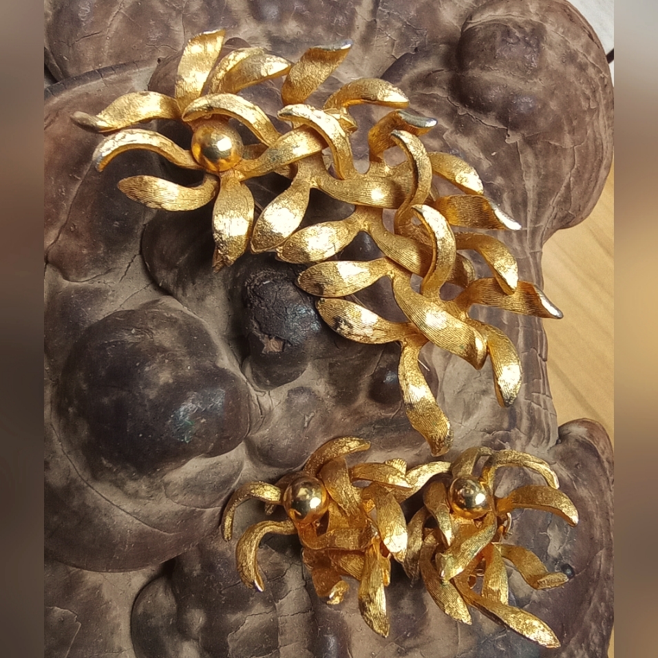 Vintage Har Gold Plated Leaf Brooch & Earrings Set